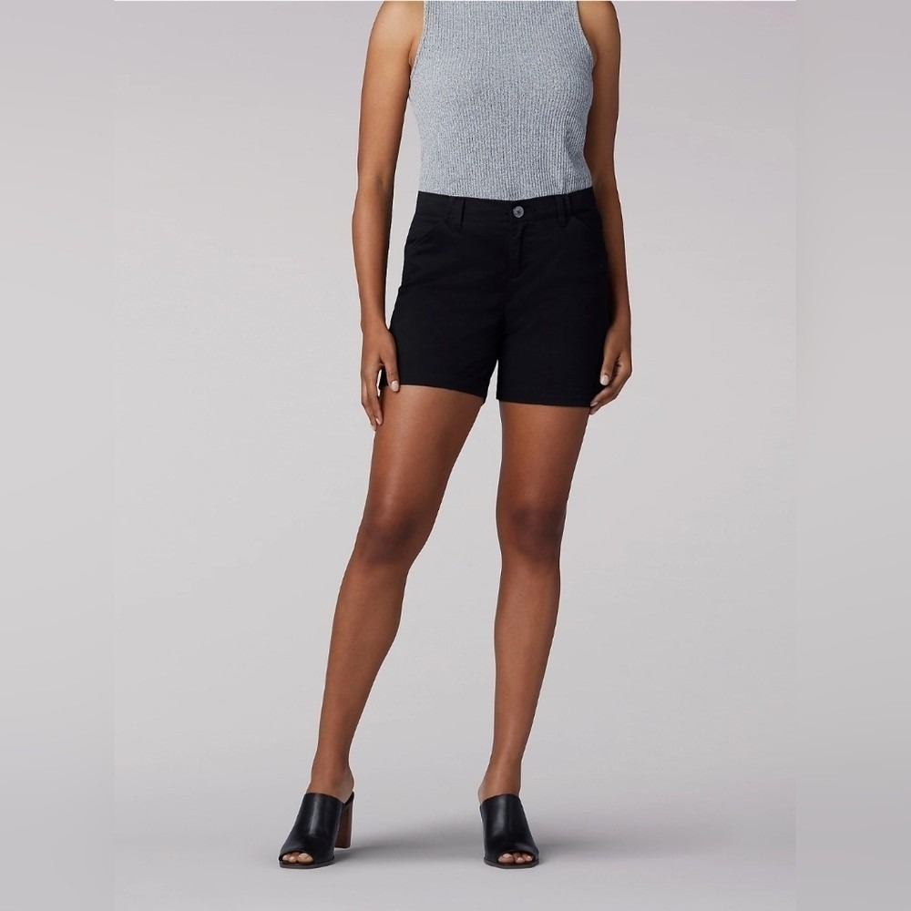 Lee Womens Chino Shorts Black Size 6 Medium 5 Inch Inseam 104622001